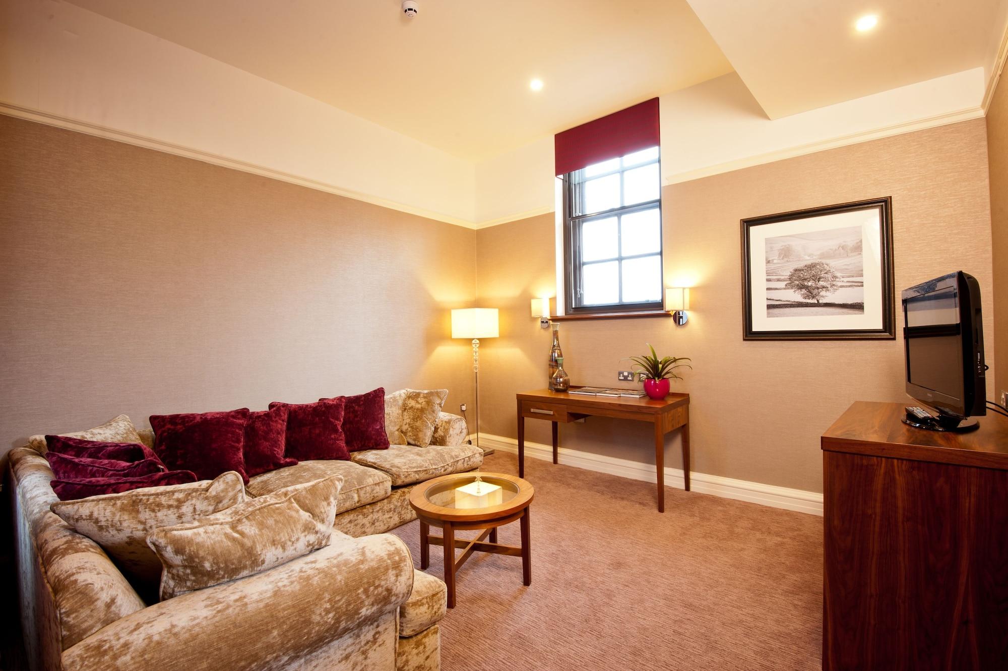 The Grand, Отель 5*